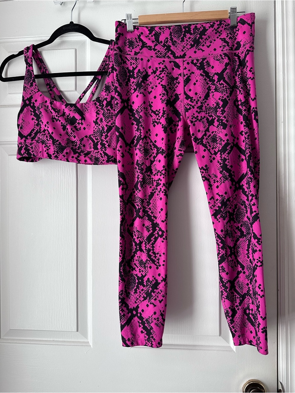 JoyLab Pink Black Snakeskin High-Rise Leggings 2 Piece Set M- Women's - Picture 3 of 5
